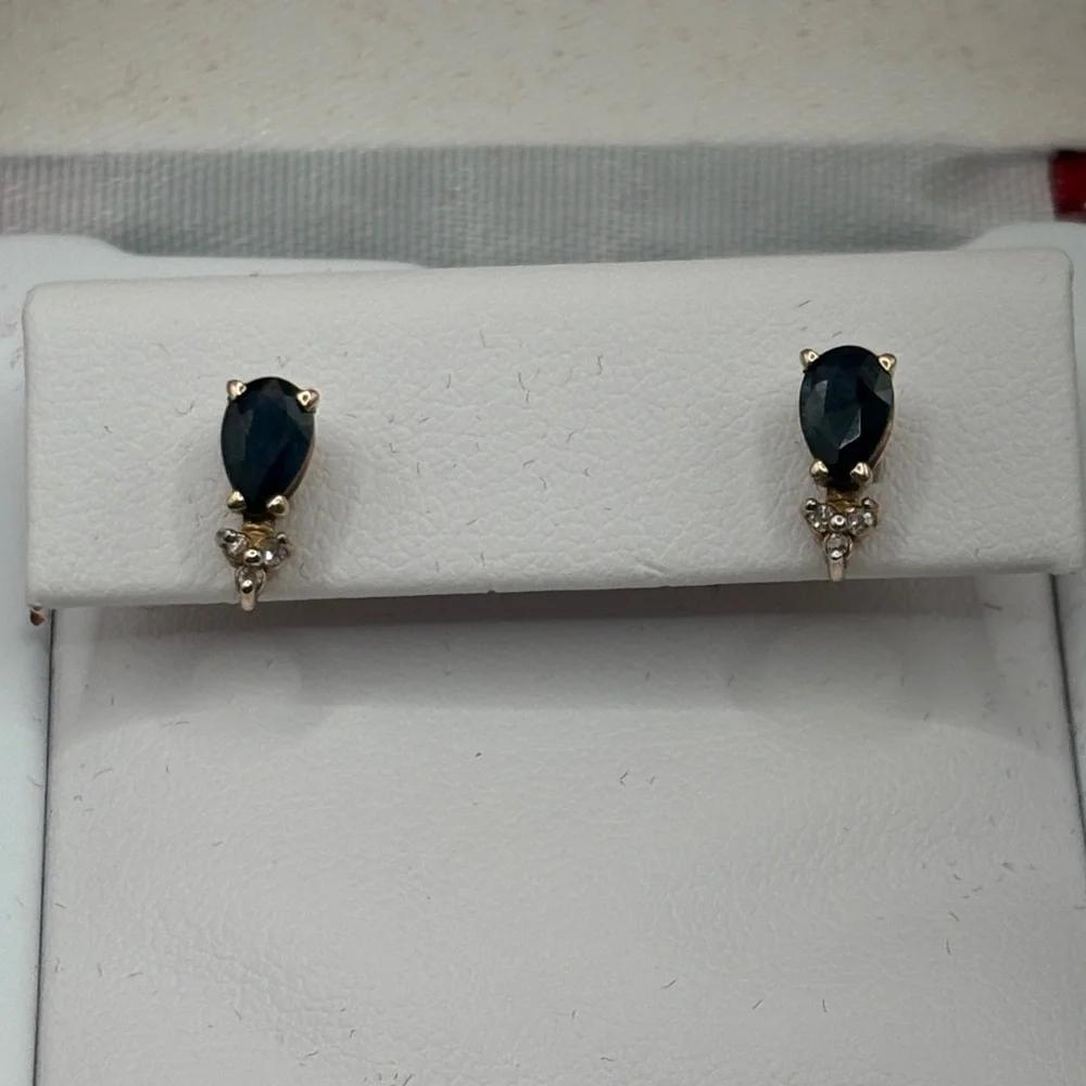 Beautiful 10K Gold Genuine Sapphire and Diamond Chip Teardrop Stud Earrings - Picture 1 of 11